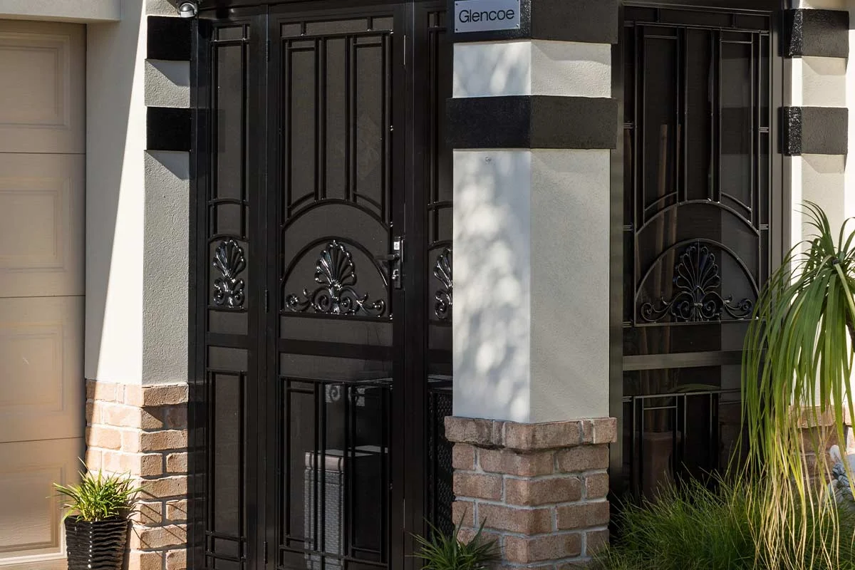 Heritage screen door and side panels in black